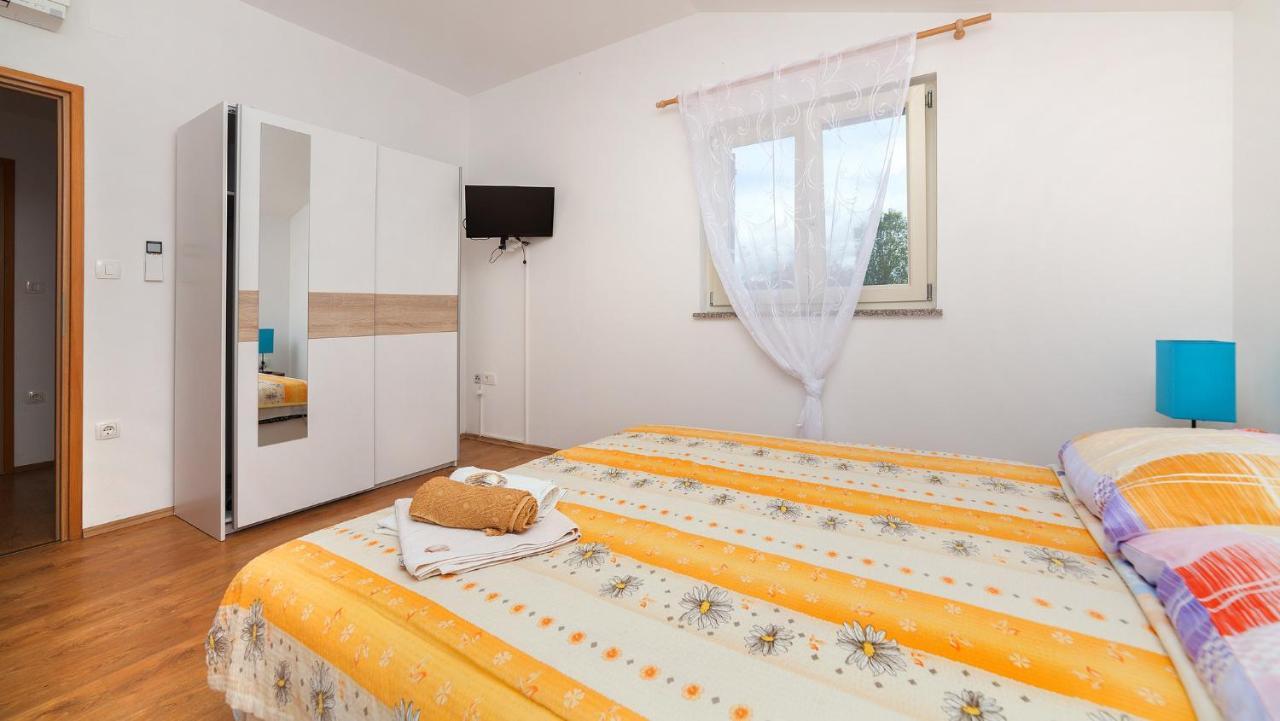 Apartments Barbara With Pool Brseč Zewnętrze zdjęcie