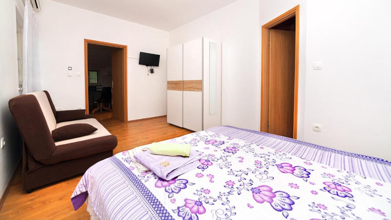 Apartments Barbara With Pool Brseč Zewnętrze zdjęcie